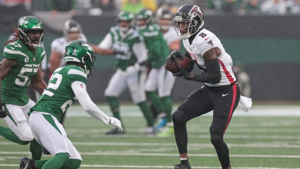 Dec 3, 2023; East Rutherford, New Jersey, USA; Atlanta Falcons tight end Kyle Pitts (8) gains yards after catch as New York Jets safety Tony Adams (22) pursues during the first quarter at MetLife Stadium